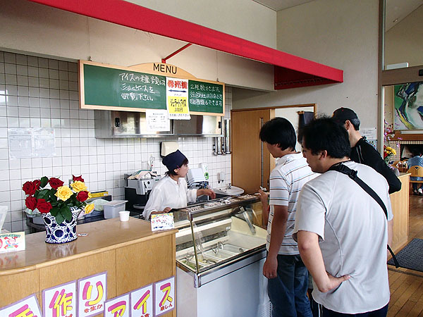 買い物前にジェラートを食べた